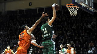 Sibenik ,170213.
Dvorana Baldekin 
Derbi utakmica izmedju GKK Sibenik i Sonik Puntamika Zadar za prvaka A2 Hrvatske kosarkaske lige Jug.
Foto: Niksa Stipanicev / CROPIX