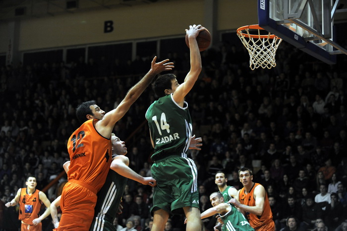 Sibenik ,170213.
Dvorana Baldekin 
Derbi utakmica izmedju GKK Sibenik i Sonik Puntamika Zadar za prvaka A2 Hrvatske kosarkaske lige Jug.
Foto: Niksa Stipanicev / CROPIX