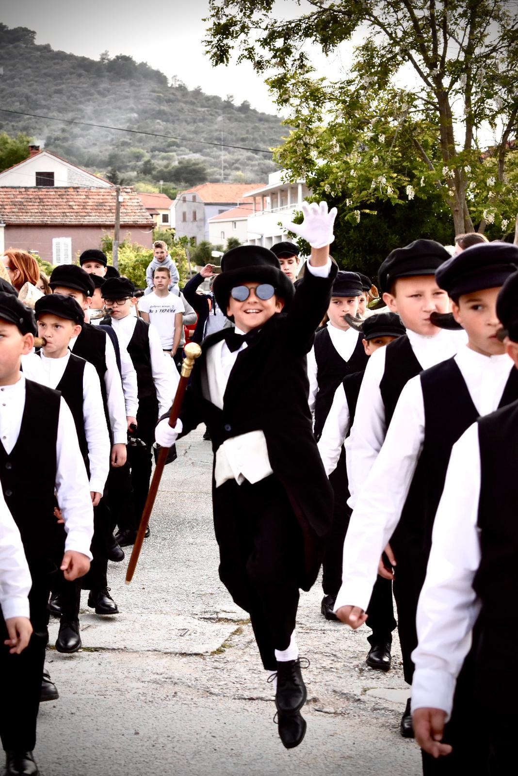 Tovareća Mužika Sali Tovareća Mužika Sali