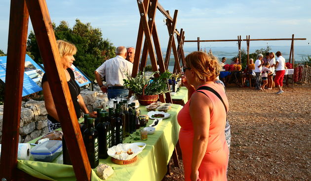 Na vidikovcu Kamenjak održan 5. Sajam lokalnih proizvoda ”Luka i igara”