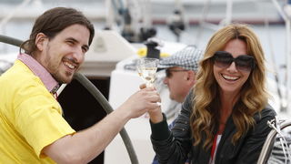 Biograd , 140510.
Danas je u Biogradu odrzana druga Porinova regata na kojoj je za ekipe brojnih diskografskih i medijskih kuca jedrilicarske sposobnosti pokazalo i vise javnih osoba. Na slici Dusko Modrinic i Vlatka Pokos.
Foto: Jure Miskovic / CROPIX Biograd , 140510.
Danas je u Biogradu odrzana druga Porinova regata na kojoj je za ekipe brojnih diskografskih i medijskih kuca jedrilicarske sposobnosti pokazalo i vise javnih osoba. Na slici Dusko Modrinic i Vlatka Pokos.
Foto: Jure Miskovic / CROPIX