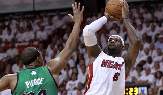 Paul Pierce i LeBron James, Foto: Reuters
