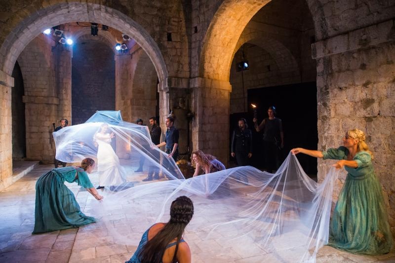 Povodom obiljezavanja 400. godina smrti Williama Shakespearea premijerno je izveden Othello, tragedija Williama Shakespearea u režiji Ivice Boban i s Draganom Despotom kao Othellom