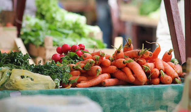 Đir po pijaci, 17. travnja 2012. (foto:Saša Čuka)
