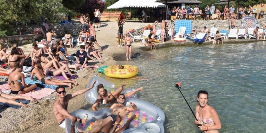 Drugi dan Love International Festivala u Tisnom. Photo. Hrvoje Jelavić/PIXSELL Drugi dan Love International Festivala u Tisnom. Photo. Hrvoje Jelavić/PIXSELL