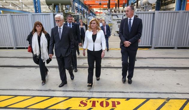 Predsjednica Republike Kolinda Grabar-Kitarovic uz pratnju predsjednika uprave Koncara Darinka Bagre i uprave tvrtke obisla je tri pogona tvrtke Koncar – Mjerni transformatori, Energetski transformatori te Distributivni i specijalni transformatori povodo