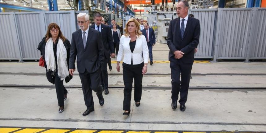 Predsjednica Republike Kolinda Grabar-Kitarovic uz pratnju predsjednika uprave Koncara Darinka Bagre i uprave tvrtke obisla je tri pogona tvrtke Koncar – Mjerni transformatori, Energetski transformatori te Distributivni i specijalni transformatori povodo