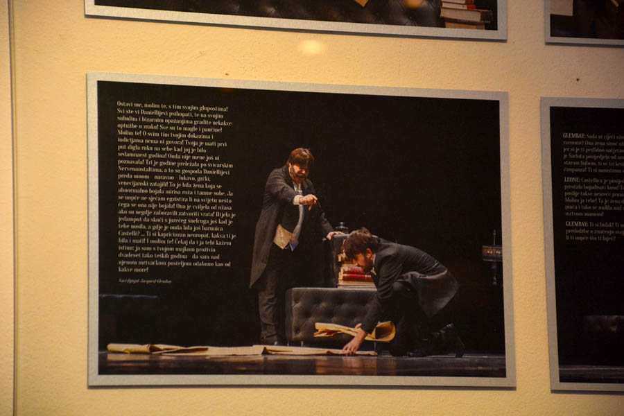 U caffe galeriji “Đina” otvorena izložba “Gospoda Glembajevi” U caffe galeriji “Đina” otvorena izložba “Gospoda Glembajevi”