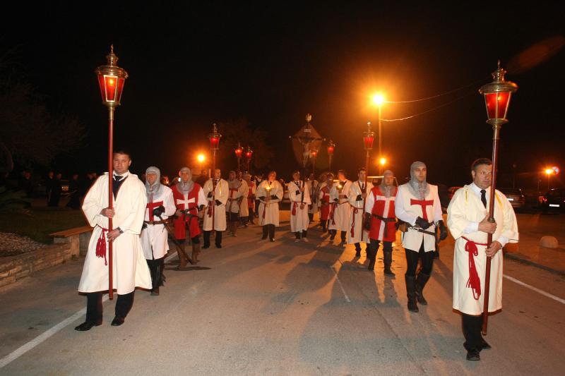Koncertom bratovštine Presvetog oltarskog sakramenta župe Marijina Uznesenja iz Jelse na otoku Hvaru, obilježene su pjesme Velikog tjedna i procesija Za Križen, Foto: Dino Stanin/PIXSELL