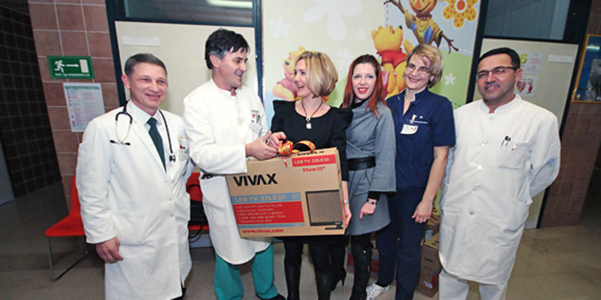 Novi radio uručuje donaciju odjelu pedijatrije (foto:Saša Čuka)