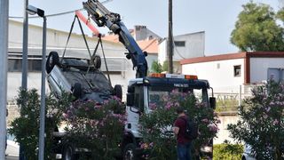 Zadar: U nesreći u ulici Benka Benkovića došlo do prevrtanja vozila koje je palo na parkiralište