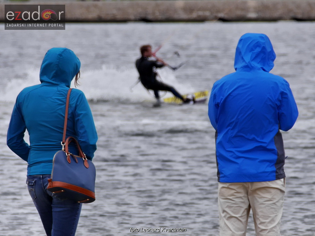 Kiteri guštali u refulima ninske bure Kiteri guštali u refulima ninske bure