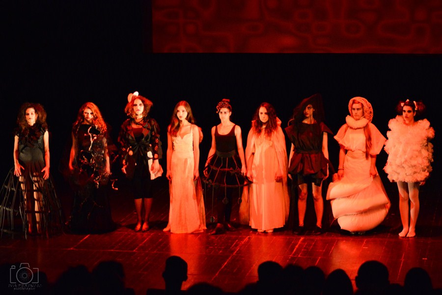 Dragon teatar- “POE – Nikad više”, foto: Iva Perinčić Dragon teatar- “POE – Nikad više”, foto: Iva Perinčić