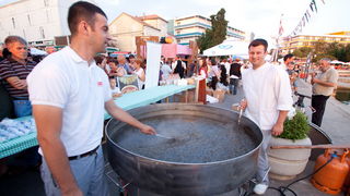 Biograd: 6. Dugi svehrvatski eno-eko-gastro-etno stol, Foto: Franjo Jurić Biograd: 6. Dugi svehrvatski eno-eko-gastro-etno stol, Foto: Franjo Jurić