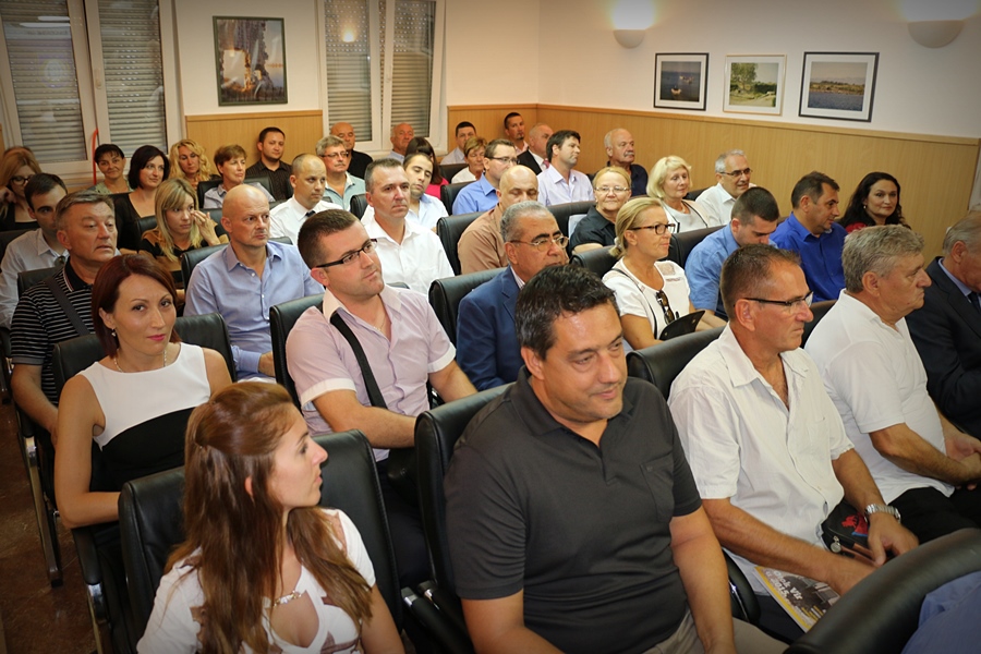 Dan Općine Vir proslavljen uz spektakularni koncert Prljavog Kazališta i vatromet Dan Općine Vir proslavljen uz spektakularni koncert Prljavog Kazališta i vatromet