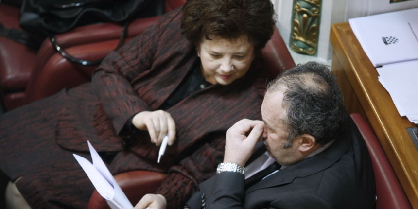 Zagreb, 231211.
Hrvatski Sabor u nastavku izvanredne sjednice glasuje o povjerenju novoj Vladi Zorana Milanovica.
Na slici: Nevenka Becic i Zeljko Kerum.
Foto: Goran Mehkek / CROPIX Zagreb, 231211.
Hrvatski Sabor u nastavku izvanredne sjednice glasuje o povjerenju novoj Vladi Zorana Milanovica.
Na slici: Nevenka Becic i Zeljko Kerum.
Foto: Goran Mehkek / CROPIX