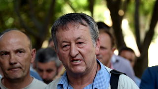 Zadar, 250512.
Radnici tvrtke Gortan odrzavaju prosvjedni skup pod nazivom Pet do 12 zbog neisplacenih placa, nezakonitog smanjenja placa i otpustanja dijela radnika. Prosvjed se odrzao pred tvrtkom Gortan na Vostarnici. 
Na slici Ivica Blazevic sindikaln