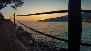 Vis 210812.
Otok Vis jedan je od najudaljenijih hrvatskih otoka koji broji nesto manje od 3 i pol tisuce stanovnika.No u vrijeme turisticke sezone otok postaje omiljena destinacija turistima od kojih je tradicionalno u kolovozu najvise Talijana.Vis ima bo