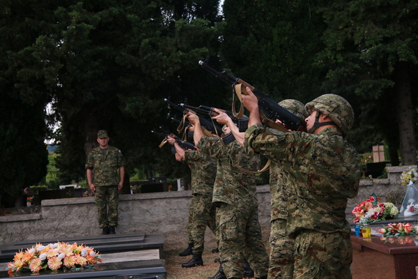 Posljednji ispraćaj zadarskog fotografa i umirovljenog satnika HV-a, Roberta Lerge na Gradskom groblju Zadar