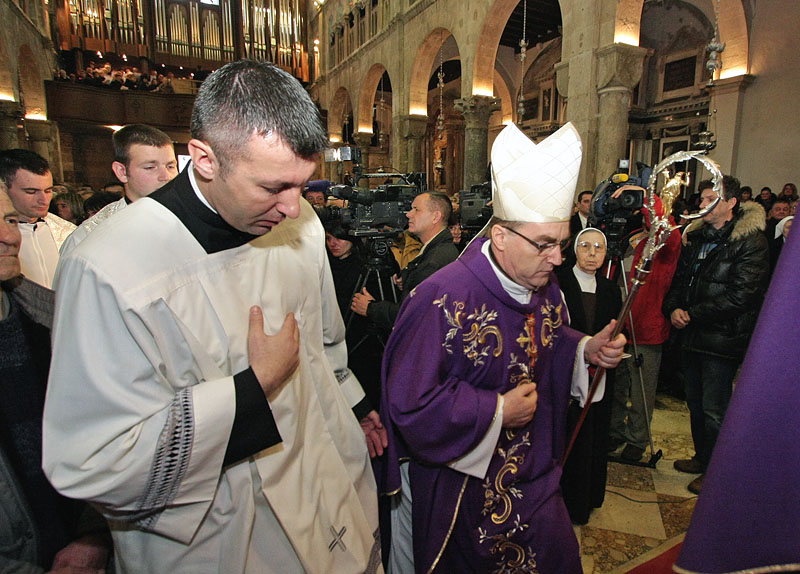 Posljednji ispraćaj nadbiskupa Ivana Prenđe (foto: Marin Gospić)