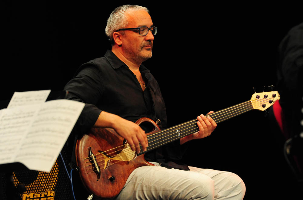 Zadar, .24.07.2012. snimio: Nenad Marčev
Brasil acoustic
Magda Mendes – vokal
Marcelo Godoy – vokal & akustična gitara
Nelson Latif – cavaquinho & akustična gitara
Gosti:
Renato Švorinić, bas,
Jadran Dučić Čićo, bubnjevi
Nebojša, ha Zadar, .24.07.2012. snimio: Nenad Marčev
Brasil acoustic
Magda Mendes – vokal
Marcelo Godoy – vokal & akustična gitara
Nelson Latif – cavaquinho & akustična gitara
Gosti:
Renato Švorinić, bas,
Jadran Dučić Čićo, bubnjevi
Nebojša, ha