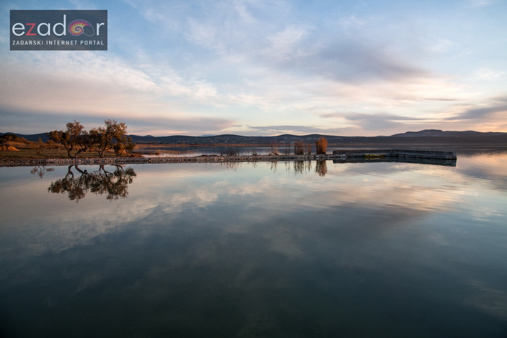 Zlatna nedjeljna zora na Vranskom jezeru