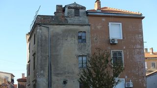 06.11.2013., Zadar – Dotrajale fasade na zgradama u centru grada. Photo: Filip Brala/PIXSELL 06.11.2013., Zadar – Dotrajale fasade na zgradama u centru grada. Photo: Filip Brala/PIXSELL