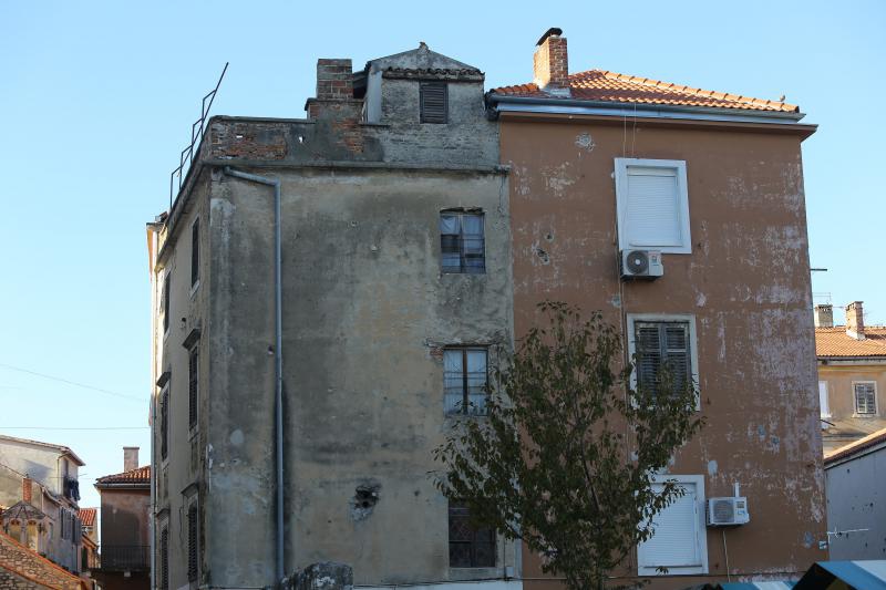 06.11.2013., Zadar – Dotrajale fasade na zgradama u centru grada. Photo: Filip Brala/PIXSELL 06.11.2013., Zadar – Dotrajale fasade na zgradama u centru grada. Photo: Filip Brala/PIXSELL