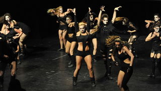 Zadar, 180513.
Veceras je u kazalistu lutaka odrzan Zadarski plesni festival In memoriam Nives Simatovic-Predovan na kojem se predstavilo 19 plesnih ansambla iz 12 gradova.
Na fotografiji: nastup na plesnom festivalu.
Foto: Luka Gerlanc / CROPIX Zadar, 180513.
Veceras je u kazalistu lutaka odrzan Zadarski plesni festival In memoriam Nives Simatovic-Predovan na kojem se predstavilo 19 plesnih ansambla iz 12 gradova.
Na fotografiji: nastup na plesnom festivalu.
Foto: Luka Gerlanc / CROPIX