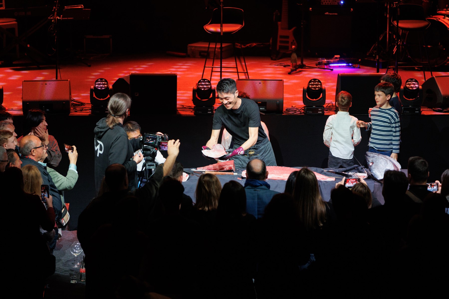 Gala večera japanskih i hrvatskih kuhara napunila Arsenal do posljednjeg mjesta Gala večera japanskih i hrvatskih kuhara napunila Arsenal do posljednjeg mjesta