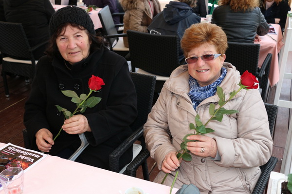 U organizaciji Općine Vir i Vir turizma virskim damama podijeljeno 400 ruža u povodu Dana žena