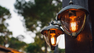 Dalmacija je dobila novo lounge mjesto koje će vas razvesliti u toplim ljetnim danima. Putujte osjećajima kroz predivnu lokaciju novog Makarana beach kluba koji se smjestio na prekrasnoj plaži u srcu Makarske rivijere s veličanstvenim pogledom na Jadransk