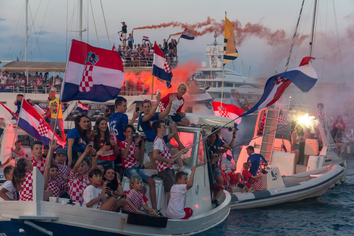 Veličanstven doček četvorice zadarskih Vatrenih od Gradskog mosta do Foruma