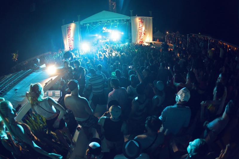 10.07.2013., Novalja – Americki reper Snoop Dogg, odnosno Snoop Lion, nastupio je u prepunom klubu Papaya na Zrcu u sklopu Fresh Island festivala. Photo: Filip Brala/PIXSELL 10.07.2013., Novalja – Americki reper Snoop Dogg, odnosno Snoop Lion, nastupio je u prepunom klubu Papaya na Zrcu u sklopu Fresh Island festivala. Photo: Filip Brala/PIXSELL