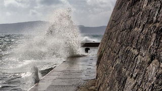 Olujno jugo na zadarskoj rivi 5. studenog 2014. Foto: Roberto Lerga Olujno jugo na zadarskoj rivi 5. studenog 2014. Foto: Roberto Lerga