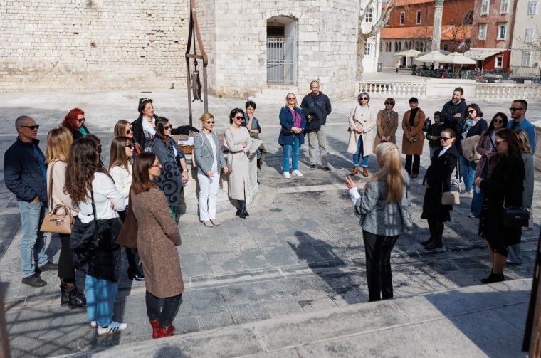 Udruga turističkih vodiča Zadra “Donat” Udruga turističkih vodiča Zadra “Donat”