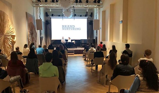 Volim svoj grad, Kneževa palača