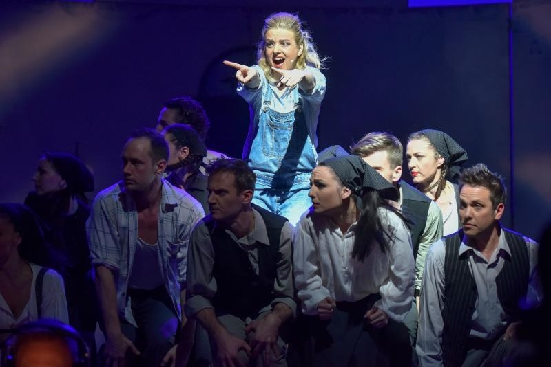 Mjuzikl Mamma Mia kazališza Komedija u dvorani Krešimir Ćosić