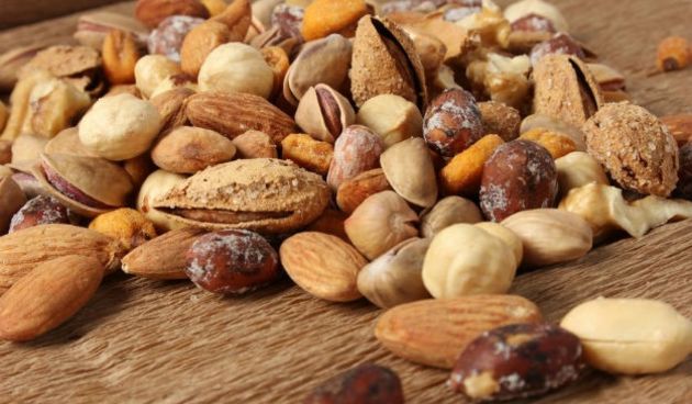 Orasasti plodovi, bademi, ljesnjaci, Foto: 123rf