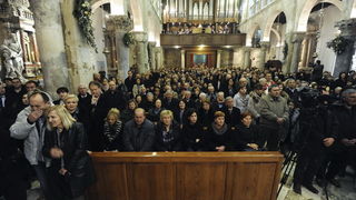 Zadar, 251212
Misu polnocku u katedrali svete Stosije predvodio je nadbiskup msgr. Zelimir Puljic.
Na fotografiji: detalj s mise;
Foto: Luka Gerlanc / CROPIX Zadar, 251212
Misu polnocku u katedrali svete Stosije predvodio je nadbiskup msgr. Zelimir Puljic.
Na fotografiji: detalj s mise;
Foto: Luka Gerlanc / CROPIX