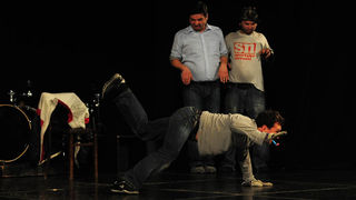 Zadar, 21.01.2013. snimio: Nenad Marčev
TEATAR EXIT, Zagreb
Saša Anočić
KAUBOJI
redatelj: Saša Anočić
igraju: Živko Anočić, Matija Antolić,
Hrvoje Barišić, Krunoslav Klabučar,
Rakan Rushaidat, Radovan Ruždjak i Ivana Rushaidat
izvan pre Zadar, 21.01.2013. snimio: Nenad Marčev
TEATAR EXIT, Zagreb
Saša Anočić
KAUBOJI
redatelj: Saša Anočić
igraju: Živko Anočić, Matija Antolić,
Hrvoje Barišić, Krunoslav Klabučar,
Rakan Rushaidat, Radovan Ruždjak i Ivana Rushaidat
izvan pre