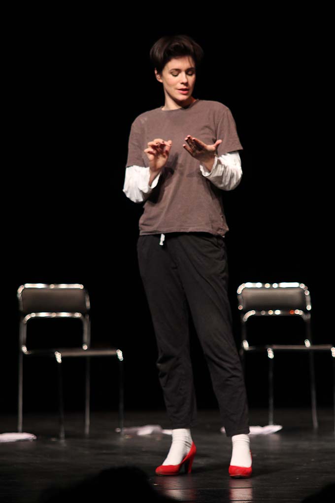 Kazalište KNAP i Umjetnička organizacija Kravice, predstava “Glumice&to”; foto Iva Perinčić Kazalište KNAP i Umjetnička organizacija Kravice, predstava “Glumice&to”; foto Iva Perinčić