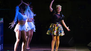 Mještani Bibinja sinoć su uživali u vrhunskom koncertu grupe Colonija na sportskom centru Crljenica Mještani Bibinja sinoć su uživali u vrhunskom koncertu grupe Colonija na sportskom centru Crljenica