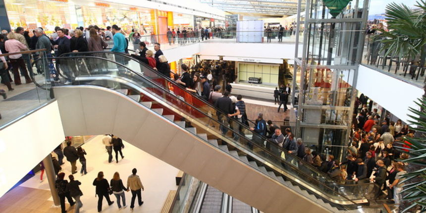 Zadar, 111110.
U zadru je otvoren shoping centar Supernova, cije je otvaranje bilo najavljeno je za 09, pa za 14 sati, a otvoren je malo prije 16 sati zbog tehnickog pregleda zgrade.
Na fotografiji: prvi kupcu u supernovi.
Foto: Vladimir Ivanov / CROPIX Zadar, 111110.
U zadru je otvoren shoping centar Supernova, cije je otvaranje bilo najavljeno je za 09, pa za 14 sati, a otvoren je malo prije 16 sati zbog tehnickog pregleda zgrade.
Na fotografiji: prvi kupcu u supernovi.
Foto: Vladimir Ivanov / CROPIX