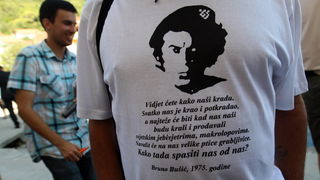 Mali Iz, 260712.
Proslava 70. obljetnice Maloiskog ustanka kojeg zajedno organiziraju Grad Zadar i Udruga antifasistickih boraca pod pokroviteljstvom predsjednika Ive Josipovica. Na spomenik Palima za slobodu i socijalizam u uvali Knez vijence su polozili