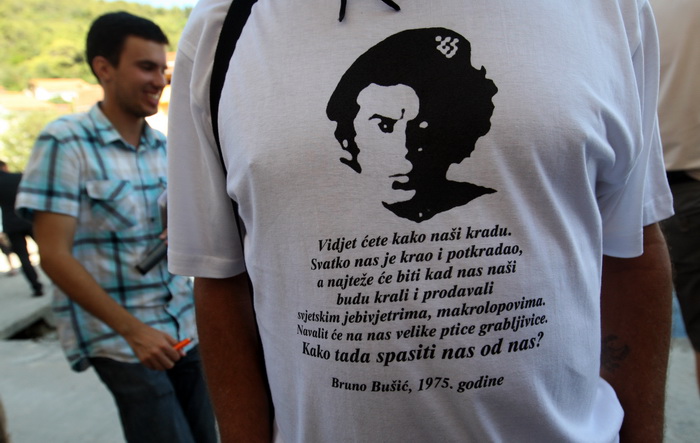 Mali Iz, 260712.
Proslava 70. obljetnice Maloiskog ustanka kojeg zajedno organiziraju Grad Zadar i Udruga antifasistickih boraca pod pokroviteljstvom predsjednika Ive Josipovica. Na spomenik Palima za slobodu i socijalizam u uvali Knez vijence su polozili