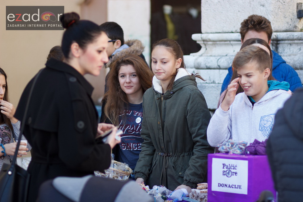 Zadarski Palčići pustili u zrak stotine ljubičastih balona