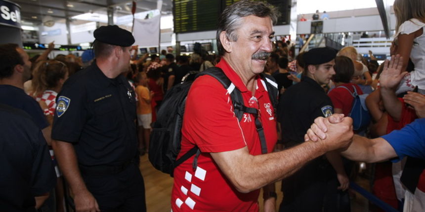 Zagreb, 130812.
Pleso.
Povratak Hrvatske olimpijske delegacije u Zagreb sa Olimpijskih igara u Londonu.
Na fotografiji: Ratko Rudic.
Foto: Goran Mehkek / CROPIX Zagreb, 130812.
Pleso.
Povratak Hrvatske olimpijske delegacije u Zagreb sa Olimpijskih igara u Londonu.
Na fotografiji: Ratko Rudic.
Foto: Goran Mehkek / CROPIX
