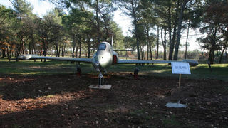 Zemunik: Muzej aviona i helikoptera na otvorenom