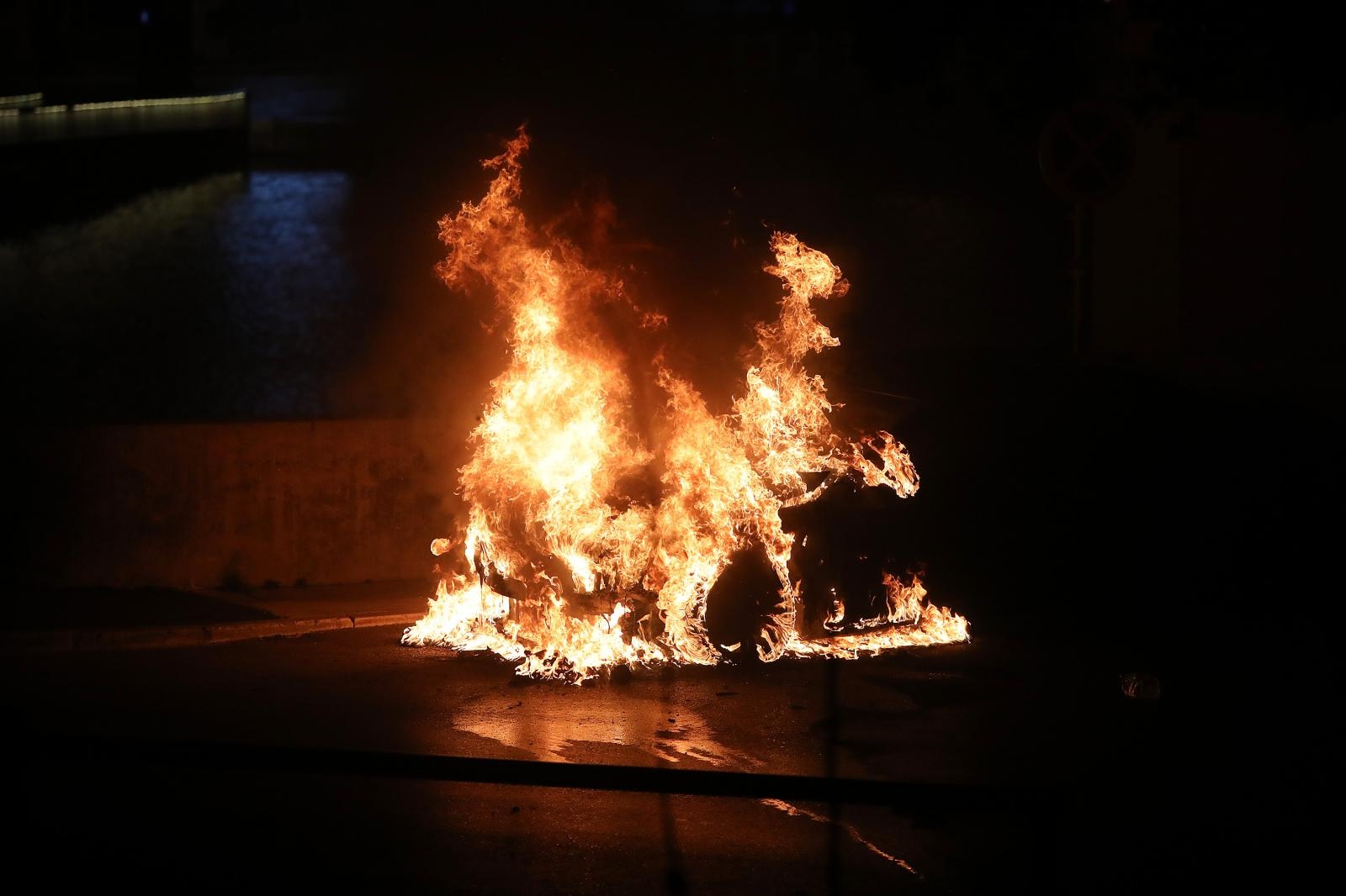 U Zadru plamen progutao BMW